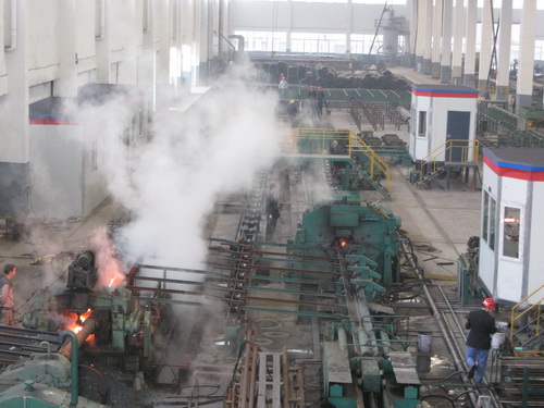 山东无缝钢管厂家生产车间